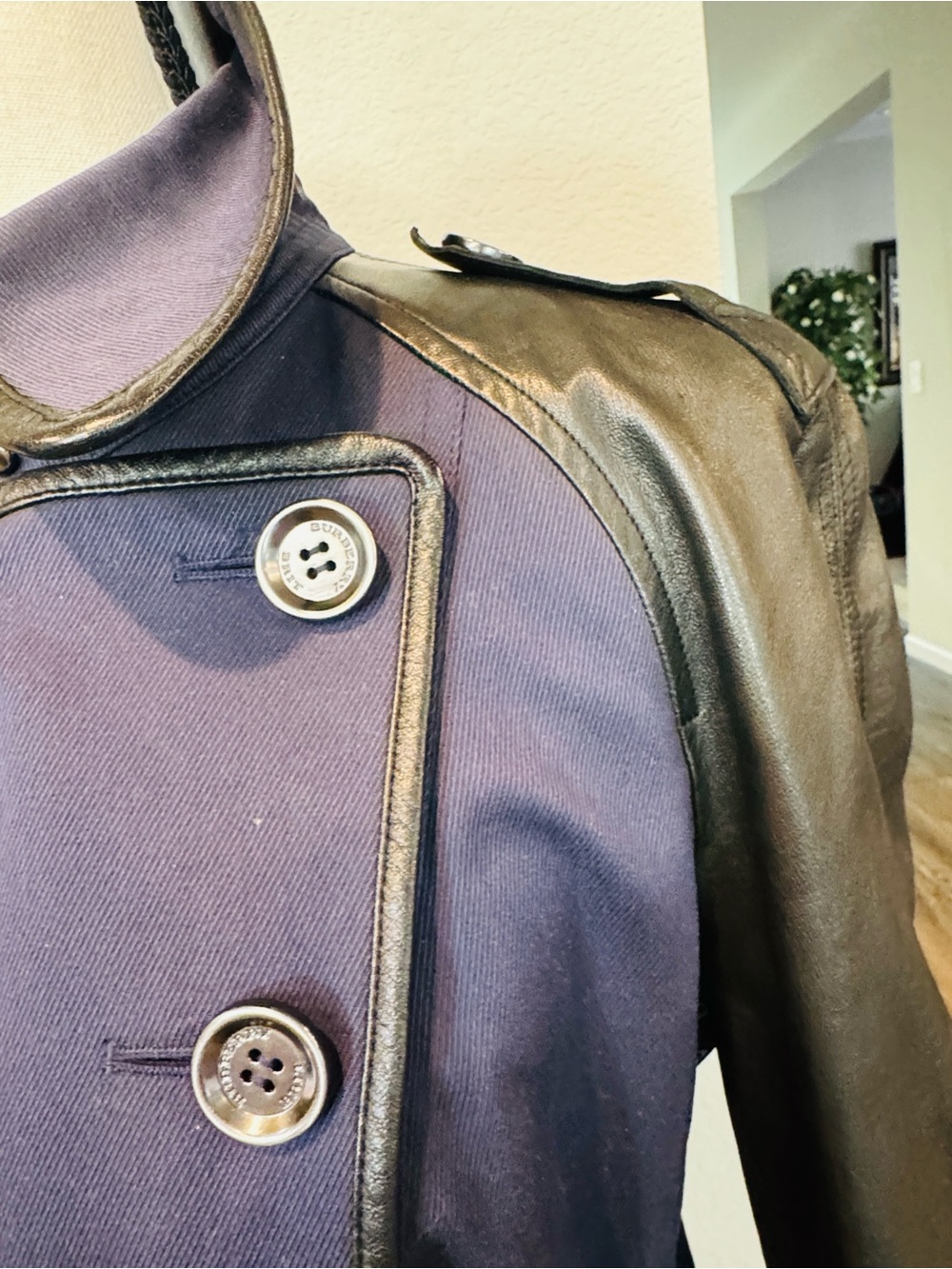 Authentic Burberry Navy Trench Coat with Black Leather Sleeves - Picture 11 of 16
